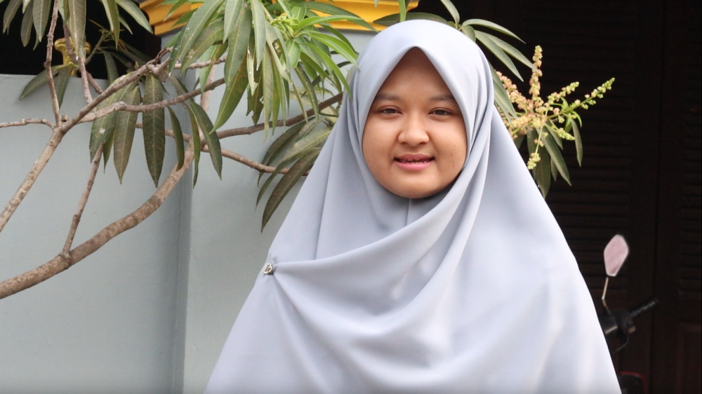 Siti Rohmah Sambil Kuliah Sukses Menghafal 30 Juz Al Qur'an