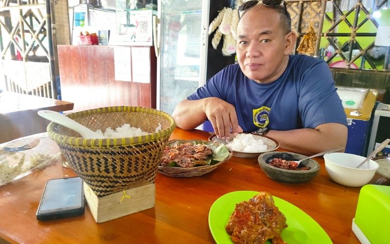 Weekend ke Pangandaran? Jangan Lupa Mampir ke Saung Lesehan Agus Kucir