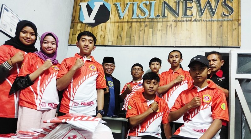 SP KEP SPSI Kab. Bandung Sumbang 50 Pcs Kaos Panitia HUT RI Karang Taruna Komplek BBA