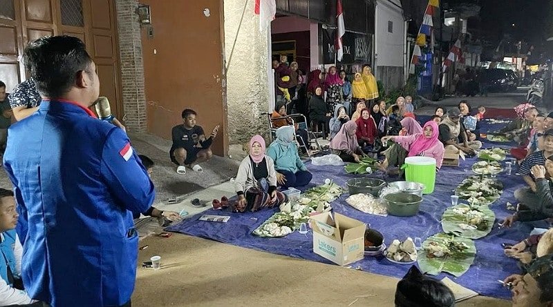 Ketua KNPI Kabupaten Bandung "Botram" Bersama Warga Pasirmalang Baleendah