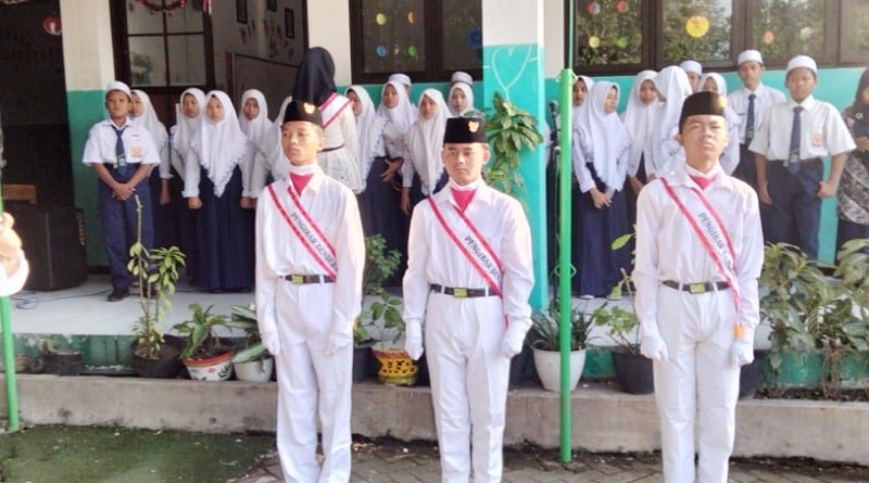 Peringatan HUT ke 78 RI di SMP Miftahul Ulum Upacara Berjalan Khidmat