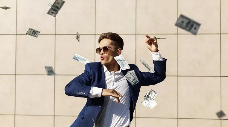 Apakah “Flexing” Udah Pasti “Kaya”? Simak Faktanya, Yuk!
