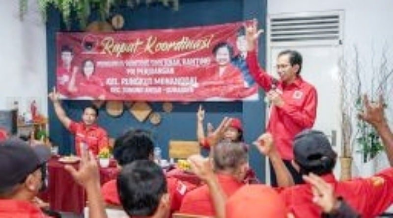 Door to Door di Rungkut Menanggal, Kader Banteng Usung Capres Ganjar Pranowo 