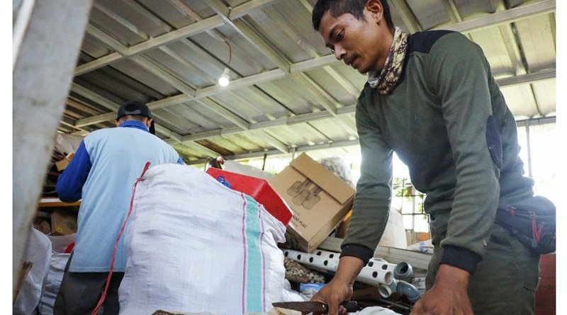 Di Tengah Masalah Sampah Kota Bandung RW 14 Sukapura Sukses Kelola Sampah