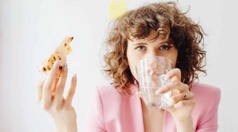 Setelah Makan Langsung Minum, Boleh Tidak Yah? Ini Penjelasanny