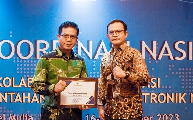 Raih Banyak Prestasi, Kang DS Ingatkan untuk Tetap Rendah Hati