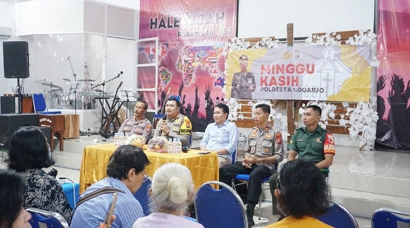 Rutin Datangi Gereja, Polresta Sidoarjo Sosialisasikan Toleransi dan Kenyamanan Beribadah