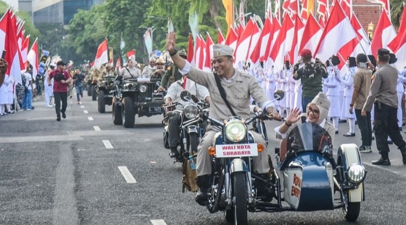 Wali Kota Eri Gelorakan Semangat Kemerdekaan Lewat Parade Surabaya Juang