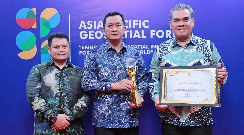 Kota Bandung Raih Penghargaan Inovasi Terbaik Bhumandala Award 2023 untuk Pemanfaatan Informasi Geospasial