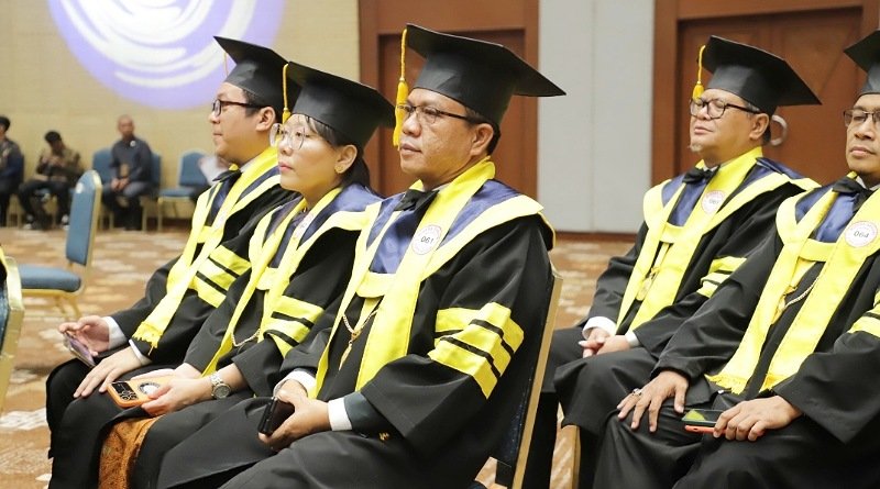 Diwisuda Doktor, Bupati Dadang Supriatna Berkaca-kaca Ingat Mendiang Ibu
