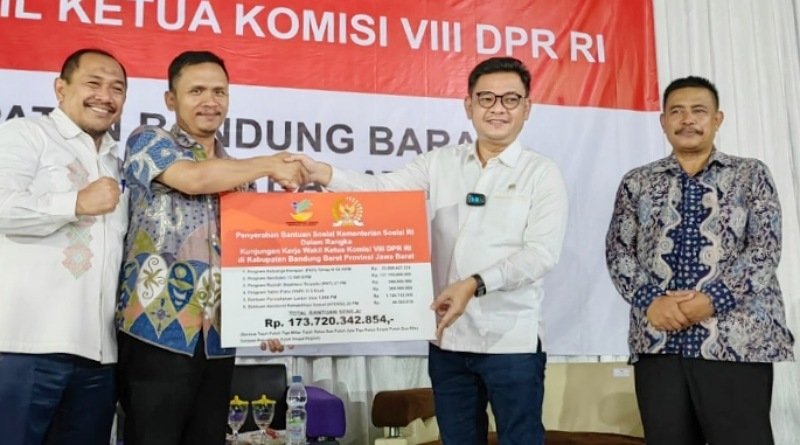 Salurkan Bansos Hingga Rp. 173 Miliar Warga Spontan Beri Julukan Ace Hasan "Bapak Bansos"