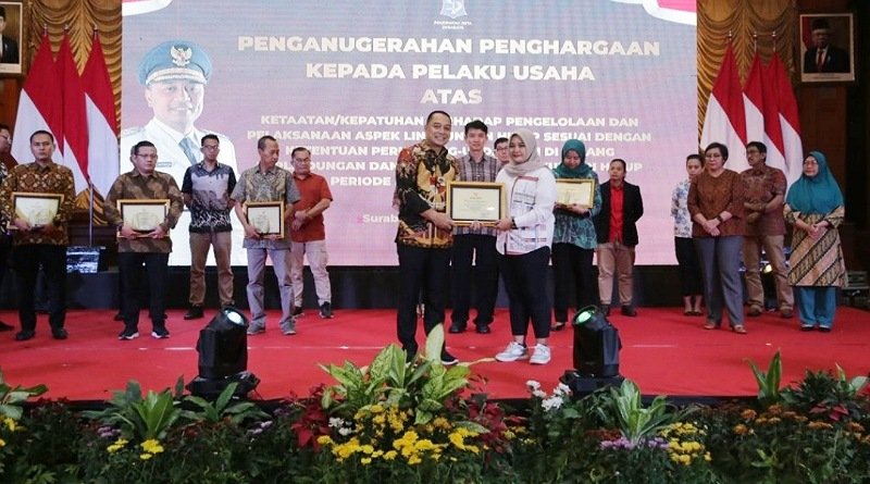Pemkot Surabaya Beri Penghargaan kepada 16 Pelaku Usaha Peduli Lingkungan
