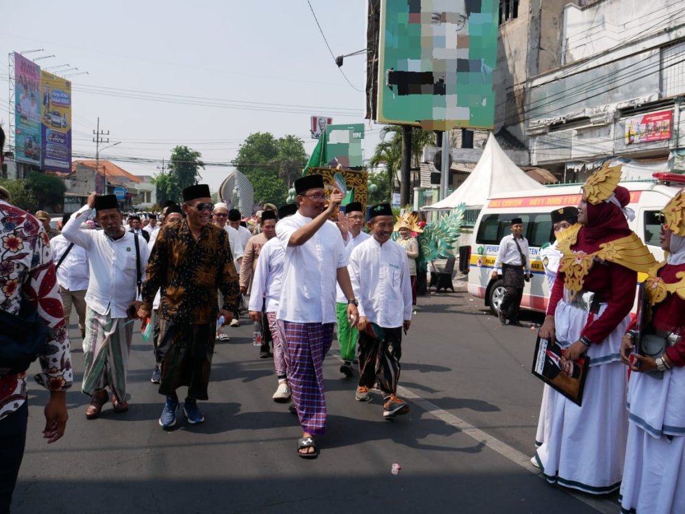 Serunya Aksi Bupati Sidoarjo! Bikin Heboh Bersama Ribuan Santri dalam Karnaval Megah Hari Santri Tahun 2023! Apa Saja Pesan Gus Muhdlor Ali yang Menginspirasi?