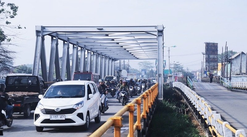 Perbaikan Jembatan Dayeuhkolot, Warga Apresiasi Pj Gubernur Bey Machmudin dan Bupati Dadang Supriatna