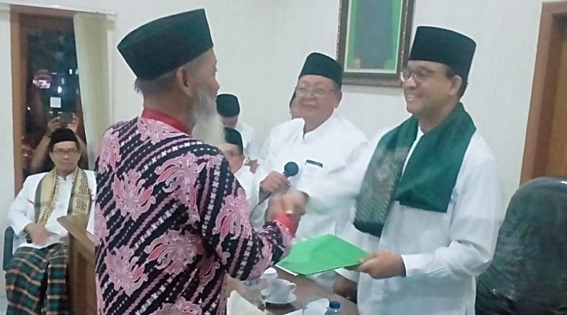 Anis Baswedan Salawatan Bersama Ribuan Santri di Indramayu