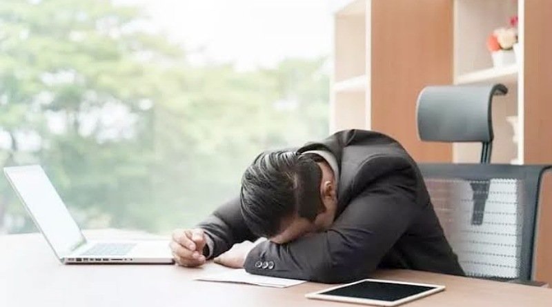 Ngantuk? Bukan Hanya Kopi yang Bisa Menghilangkannya, Tapi Begini Caranya
