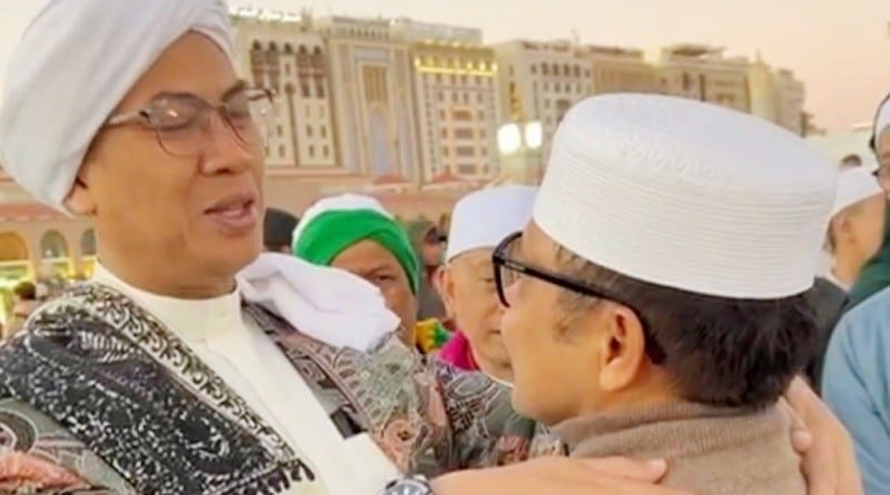 Cak Imim Bertemu Abuya Muhyiddin Sumedang di Mesjid Nabawi