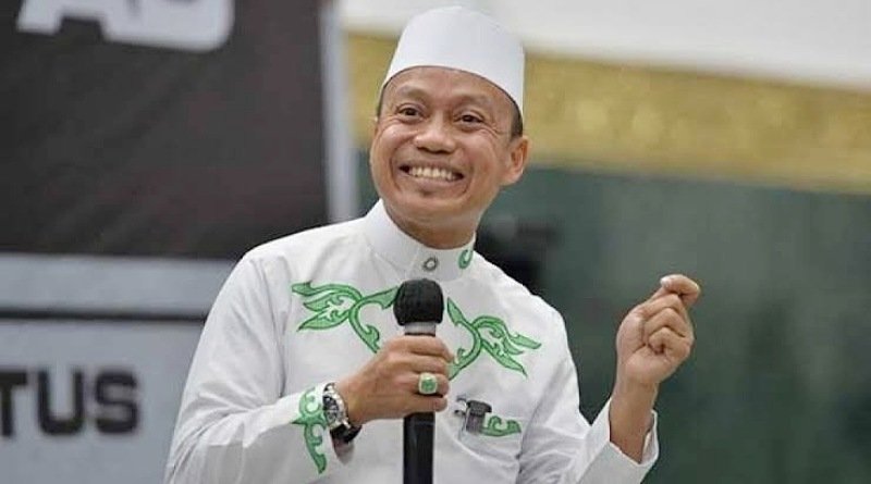 Ustad Das'ad Latif, "Silahkan pilih jagoanmu, tapi jangan lecehkan salat"