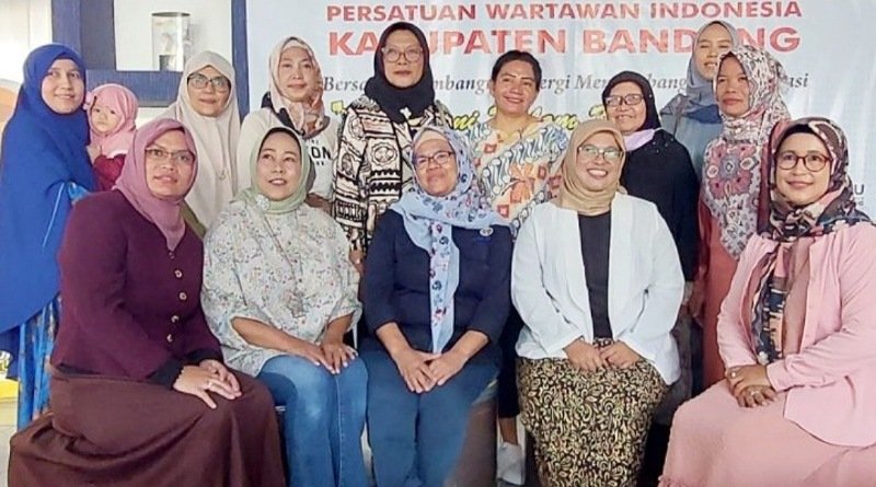Gelar Tasyakur Bi Nikmah, Yeni Herlina Kenalkan Jajaran Pengurus IKWI Kabupaten Bandung 2023-2026