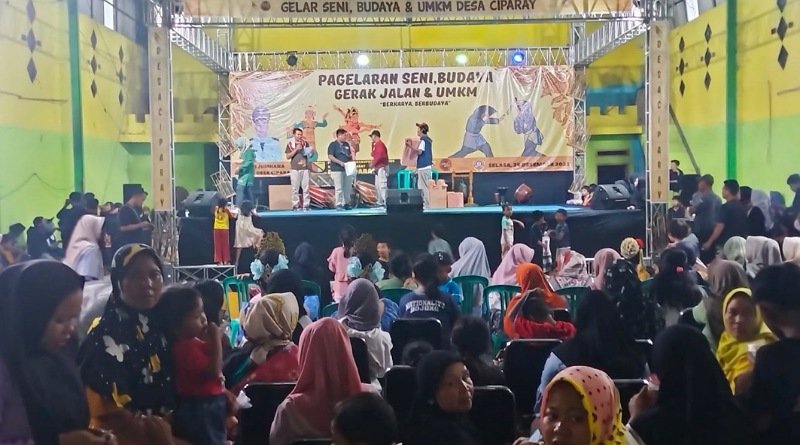 Jelang Akhir Tahun, Pemdes Ciparay Gelar Jalan Sehat dan Pentas Seni Budaya