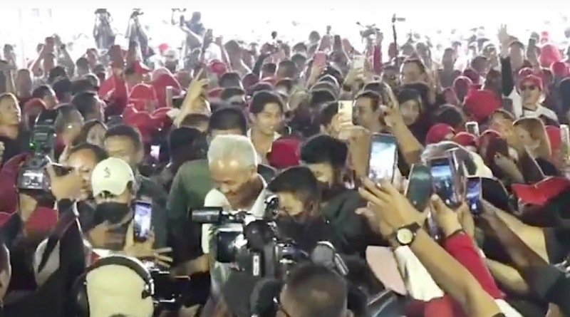 Di Sukoharjo, Ganjar Janjikan Satu Keluarga Miskin Satu Sarjana