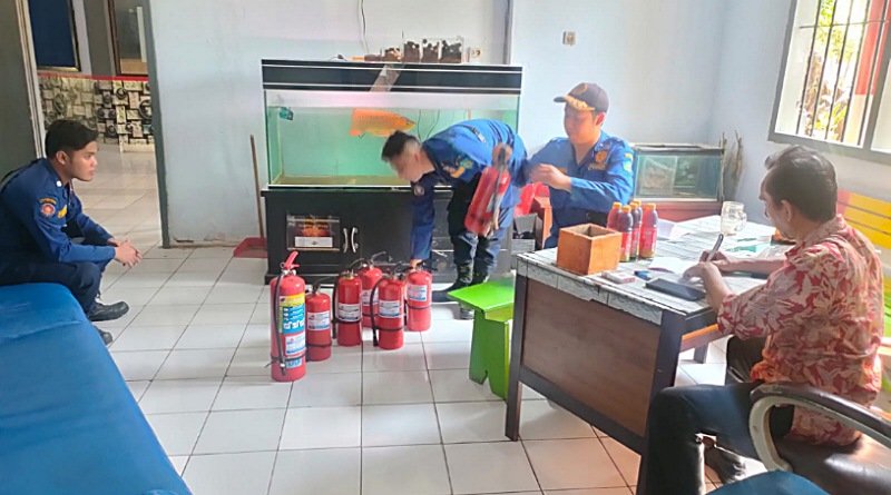 Jelang Tahun Baru, Lapas Kelas I Surabaya Cek APAR Bersama Damkar