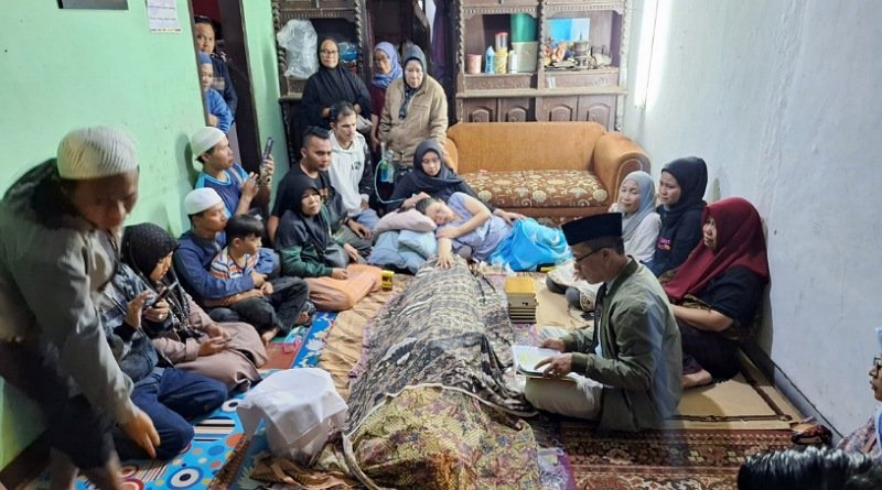 Takziyah ke Rumah Duka Korban Tabrakan Kereta Api, Ini yang Disampaikan Kang DS