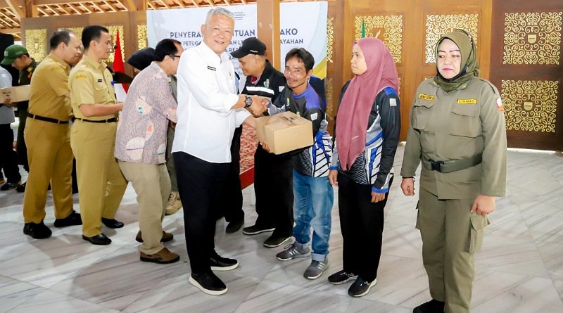 Bukti Pentahelix, Pemkot Bandung Salurkan Bantuan 1.810 Paket Sembako