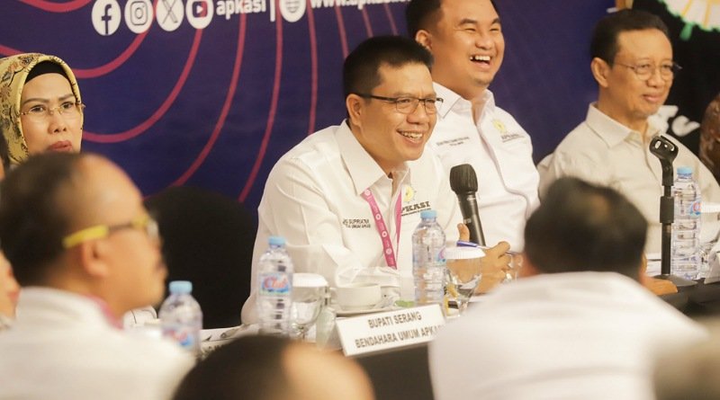 Bupati Dadang Supriatna Memandu Diskusi yang Digelar Apkasi