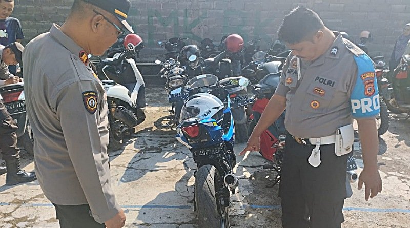 Polsek Solokanjeruk Tertibkan Kendaraan Bermotor Gunakan Knalpot Brong di Sekolah-sekolah