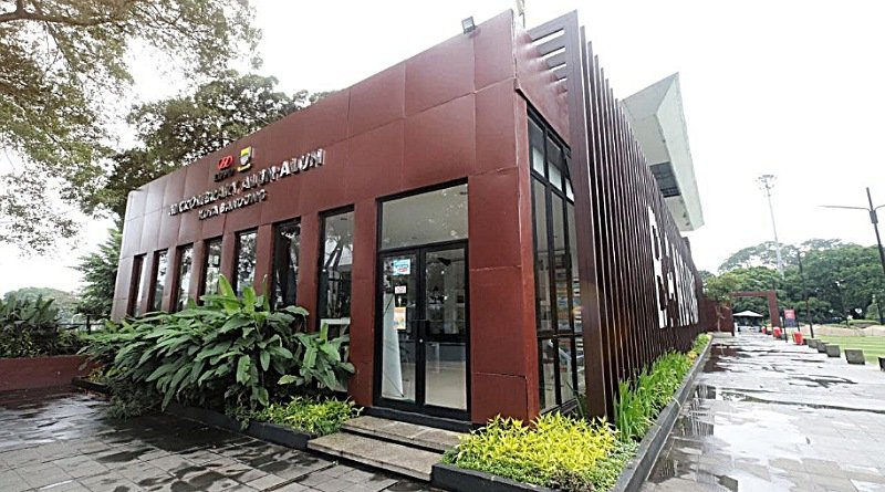 Sensasi Membaca Buku dengan View Masjid Raya Bandung, Di Sini Tempatnya