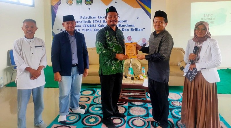 Rudi Sulaeman: Mahasiswa KKN 2024 STAI Baitul Arqom Wajib Memberitakan Kegiatannya di Media Massa