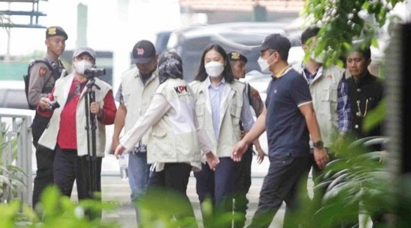Bertepatan Hari Jadi Kabupaten Sidoarjo ke-165, Belasan Petugas KPK Geledah Rumdis Pendopo Bupati