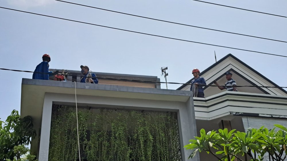 Pekerja Bangunan Tersengat Listrik Tegangan Tinggi, BPBD Sidoarjo Gerak Cepat Selamatkan Korban