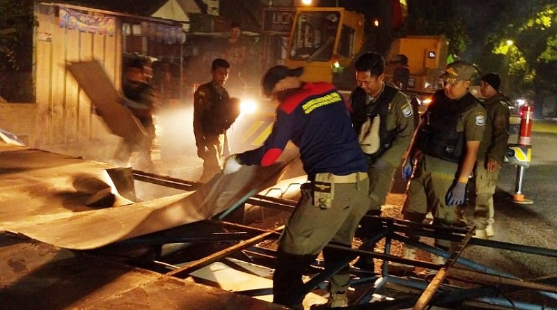 15 Papan Reklame dan 8 Bando APK di Kota Bandung Ditertibkan Satpol PP