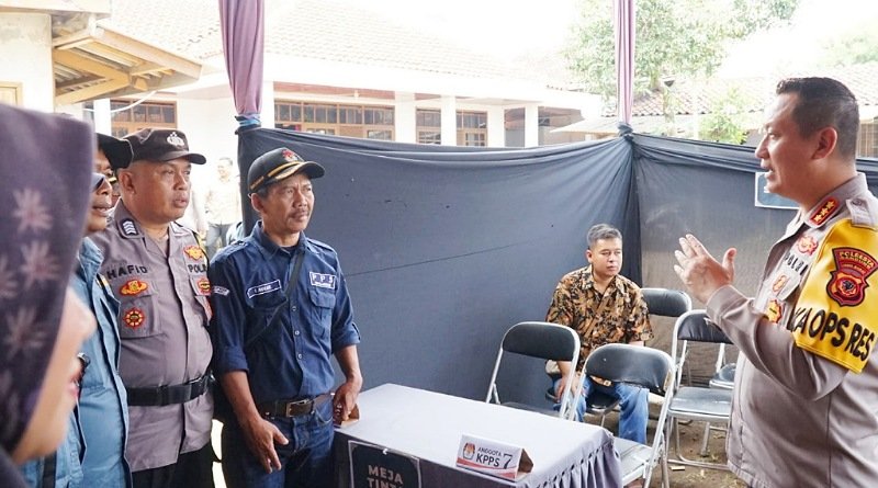 Kapolresta Bandung Cek Personel Pengamanan, Distribusi Logistik dan TPS Pemilu 2024