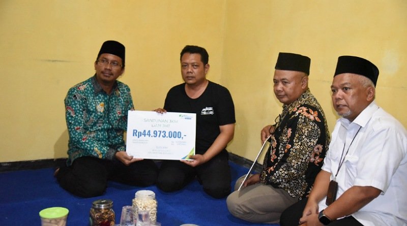 Bupati Sidoarjo Berikan Santunan Kepada Keluarga Petugas PPS yang Meninggal Dunia