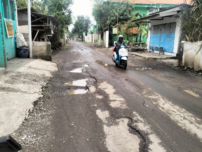 Jalan Rusak Desa Gemurung-Tebel Sidoarjo Dikeluhkan Warga, Gus Muhdlor Pastikan Dibeton Tahun Ini