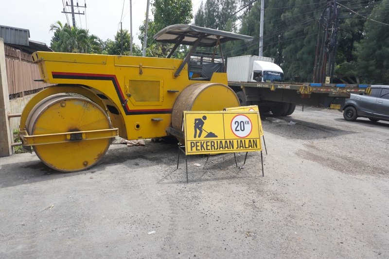 Datangkan Alat Berat, Bupati Sidoarjo Segera Perbaiki Jalan Pertigaan Kletek dan Jalan Prambon Pakerin