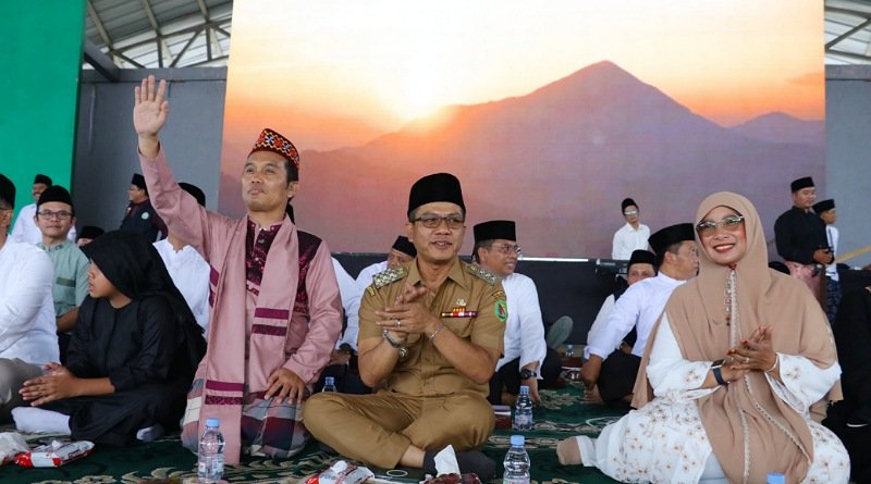 Bupati Bandung dan Ribuan Umat Muslim Peringati Isra Miraj di Dome Bale Rame Soreang