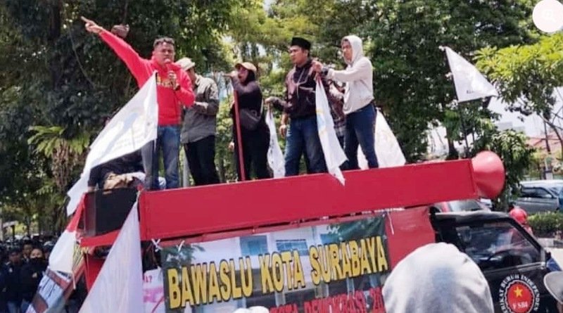 Lagi, AMI Gelar Aksi Demo ke KPU Kota Surabaya