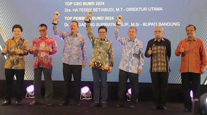 Kab. Bandung Diganjar 5 Penghargaan Top Business atas Kinerja BUMD