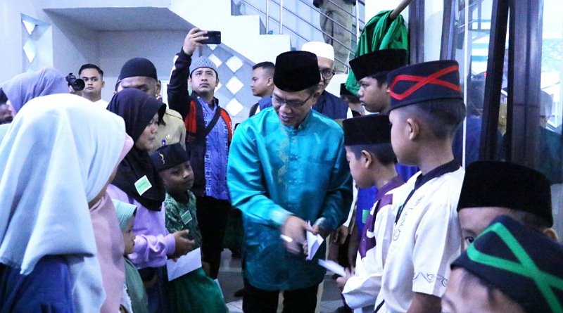 Safari Ramadan di Ibun, Bupati Bandung dan Bunda Bedas Santuni Puluhan Anak Yatim