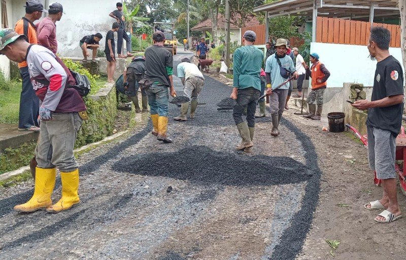 Pemdes Cipanas Sumedang Alokasikan DD Untuk Perbaikan Jalan
