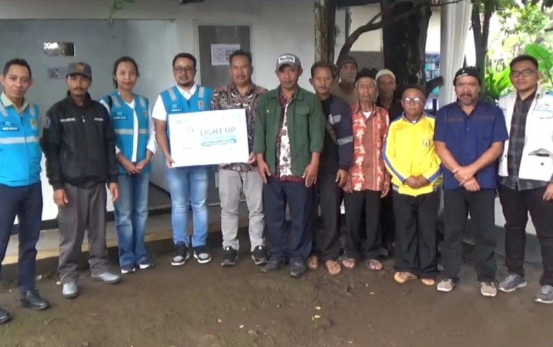 Warga Sukasirnarasa Dapat Bantuan Listrik Gratis