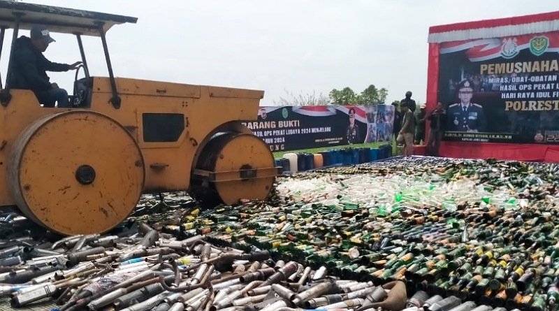 Polresta Bandung Musnahkan Minuman Keras, Tuak, Obat Terlarang dan Knalpot Brong