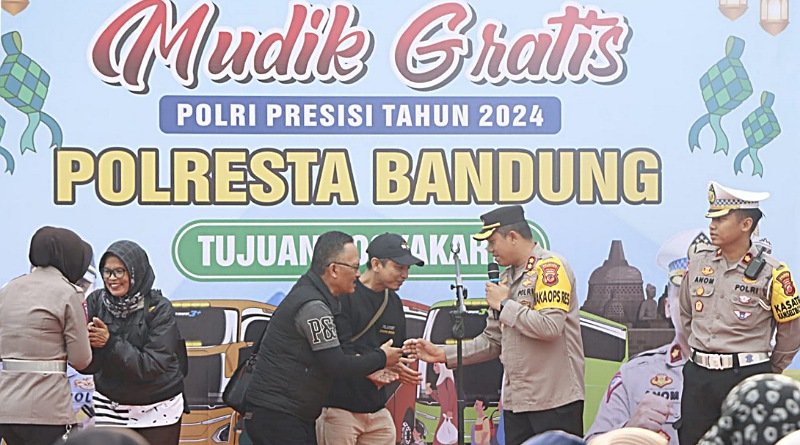 Polresta Bandung Lepas Ratusan Pemudik yang Mengikuti Mudik Gratis