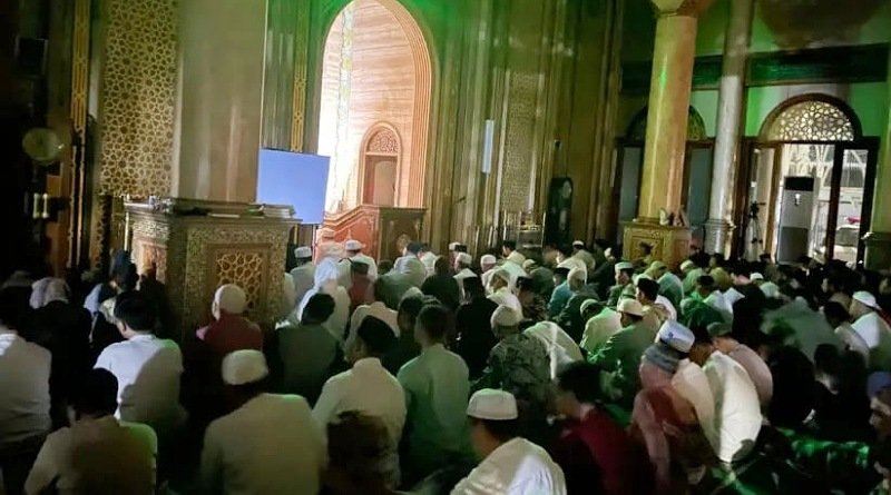 Malam Ke-27 Ramadan, Ribuan Jamaah Ikuti Qiyamul Lail di Masjid Ash-Shoobiriin Surabaya