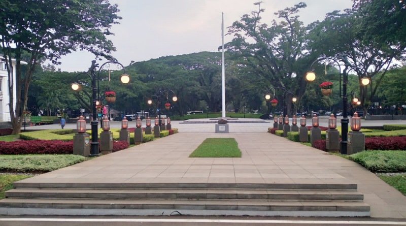 Sejumlah Jalan dan Taman di Kota Bandung Dipajang Bunga Katsuba