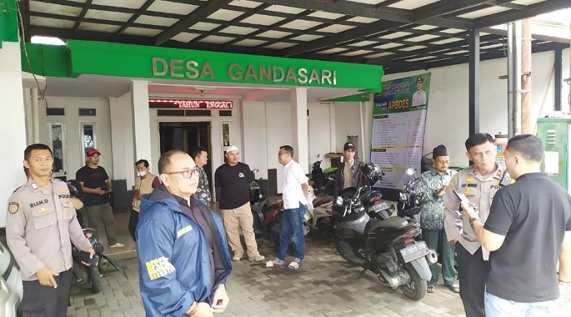 Jelang Malam Takbiran, Tim Gabungan Satnarkoba dan Polsek Katapang Lakukan Razia Miras